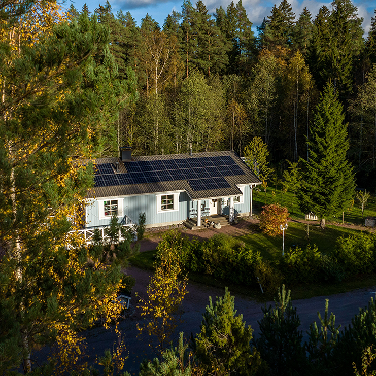 How Much Does Off-Grid Solar Cost in Canada (2025)?