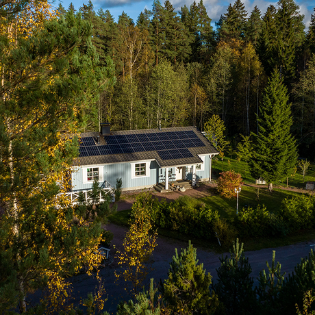 How Much Does Off-Grid Solar Cost in Canada (2025)?