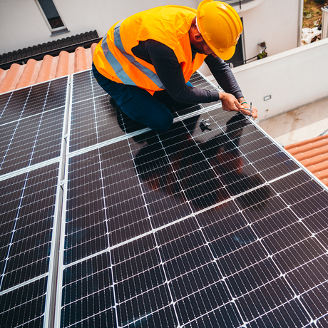 Investissements solaires de fin d’été : avantages et économies