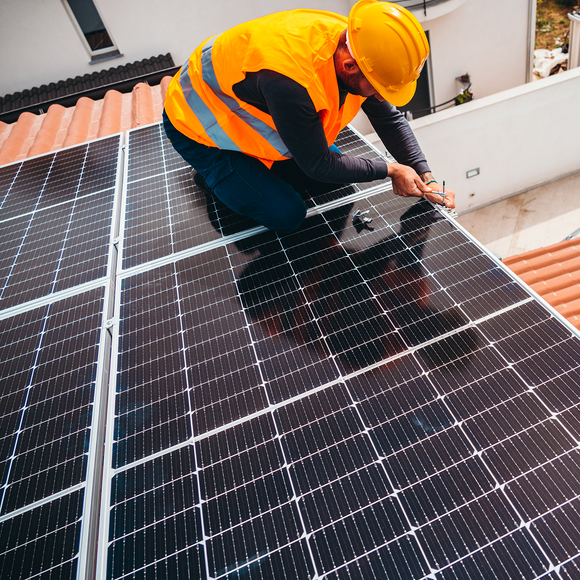 End-of-Summer Solar Investments: Benefits and Savings