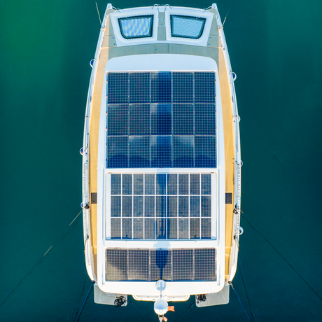 Guide pour équiper votre bateau d’énergie solaire : une analyse complète du système