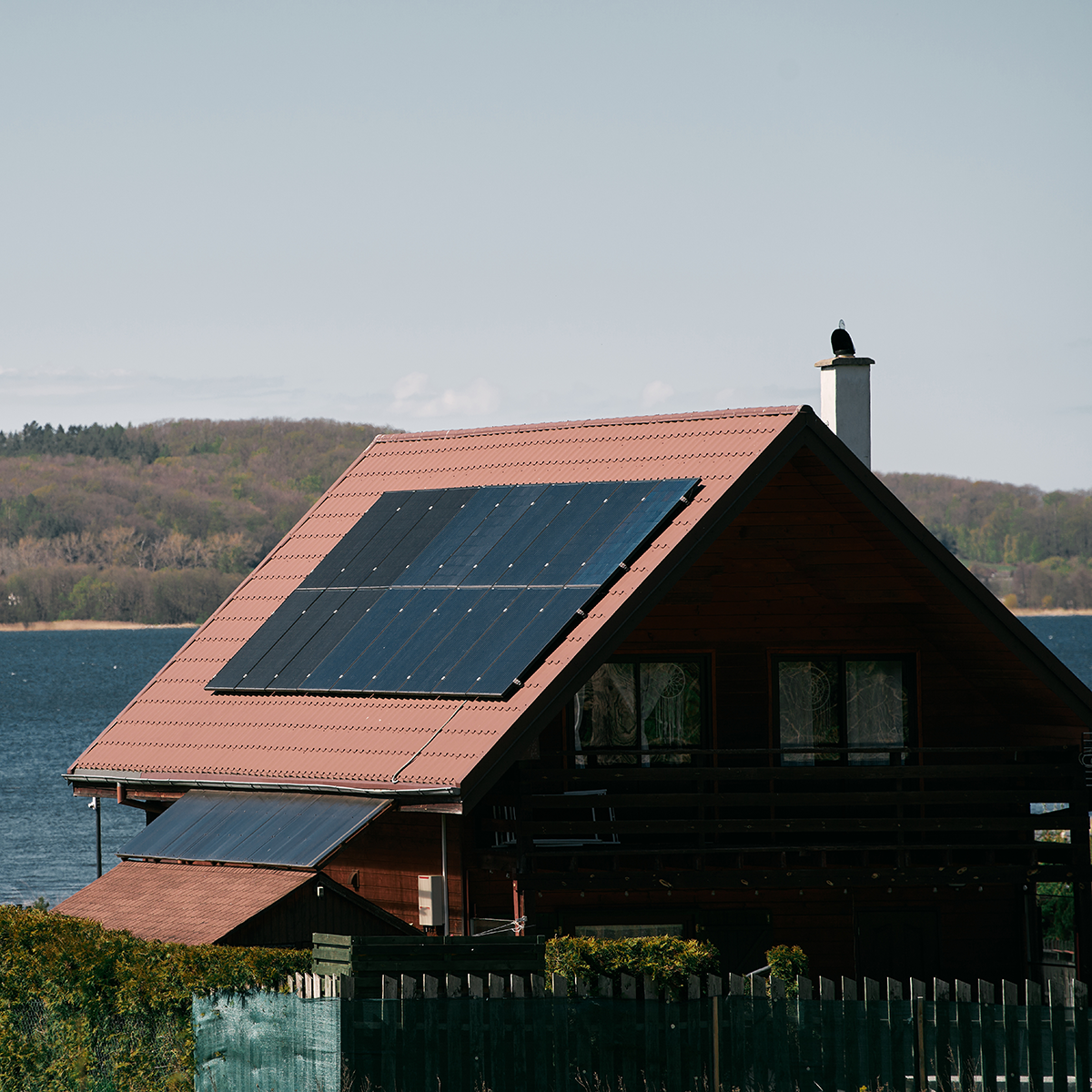 Hybrid vs. Pure Off-Grid Inverters: Which One Do You Need?