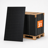 Elios 600W solar panel with 35mm black frame displayed beside a pallet of 31 panels.